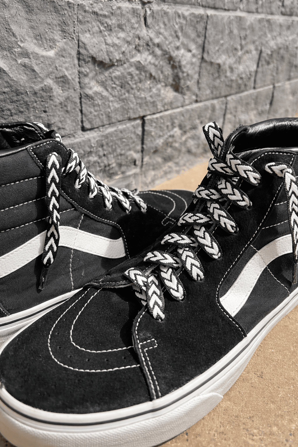 Arrow Black-White Shoe Laces