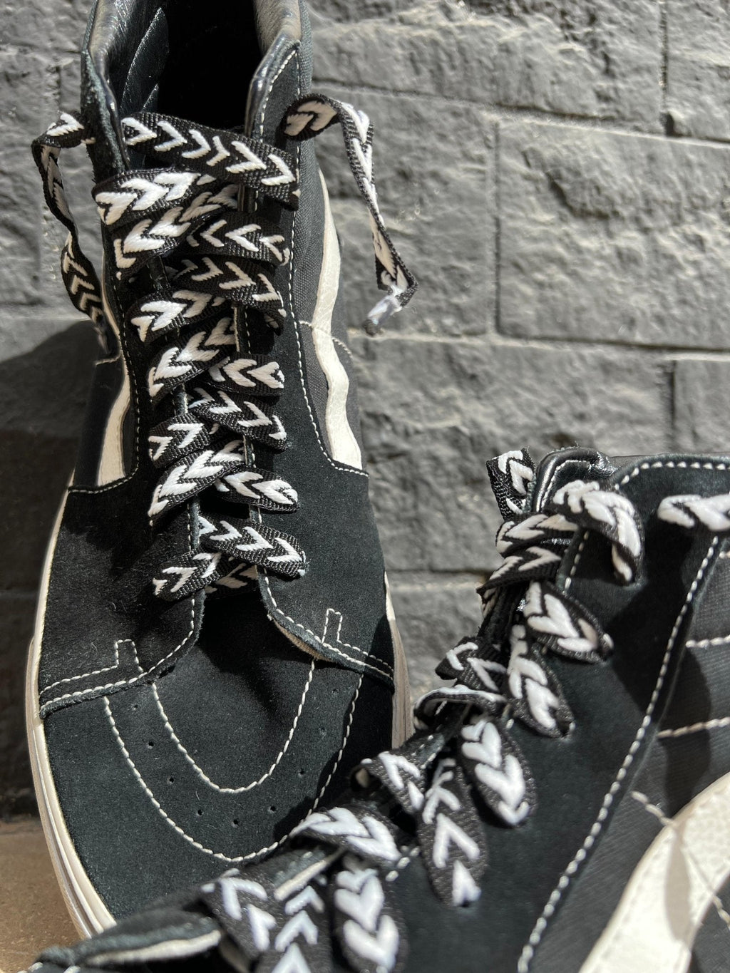Arrow Black-White Shoe Laces