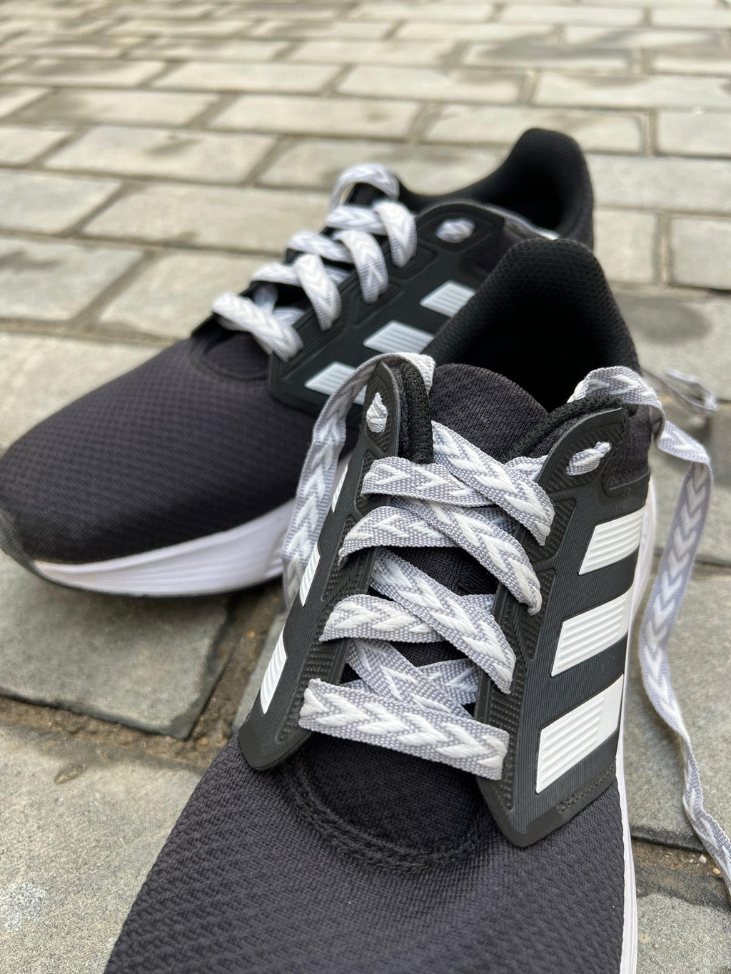 Grey-White Arrows Shoe Laces