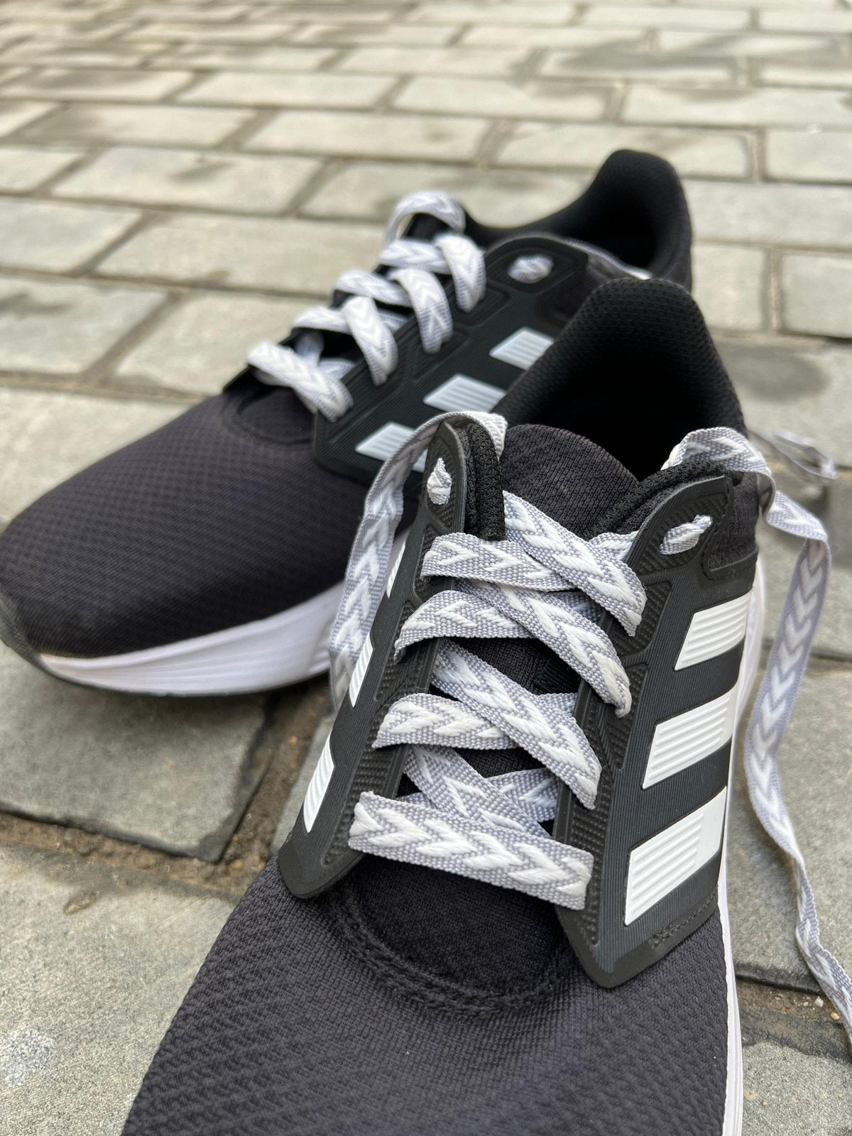 Grey-White Arrows Shoe Laces